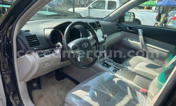 Sayi Sabo Toyota Highlander M Mota in Douala a Ƙasar Kamaru Sayi Sabo Toyota Highlander M Mota in Douala a Ƙasar Kamaru