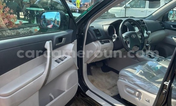 Sayi Sabo Toyota Highlander M Mota in Douala a Ƙasar Kamaru Sayi Sabo Toyota Highlander M Mota in Douala a Ƙasar Kamaru
