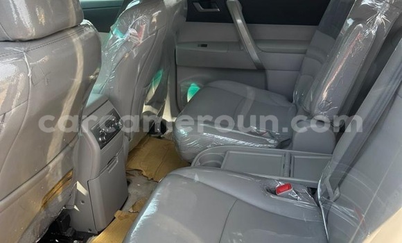 Sayi Sabo Toyota Highlander M Mota in Douala a Ƙasar Kamaru Sayi Sabo Toyota Highlander M Mota in Douala a Ƙasar Kamaru