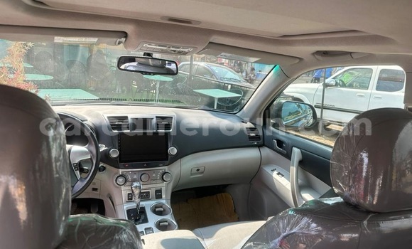 Sayi Sabo Toyota Highlander M Mota in Douala a Ƙasar Kamaru Sayi Sabo Toyota Highlander M Mota in Douala a Ƙasar Kamaru