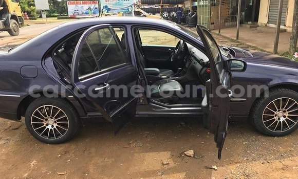 Acheter Occasion Voiture Mercedes‒Benz C–Class Bleu à Douala, Littoral Cameroon Acheter Occasion Voiture Mercedes‒Benz C–Class Bleu à Douala, Littoral Cameroon