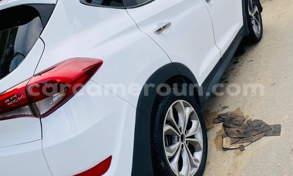 Sayi Sabo Hyundai Tucson White Mota in Douala a Ƙasar Kamaru Sayi Sabo Hyundai Tucson White Mota in Douala a Ƙasar Kamaru