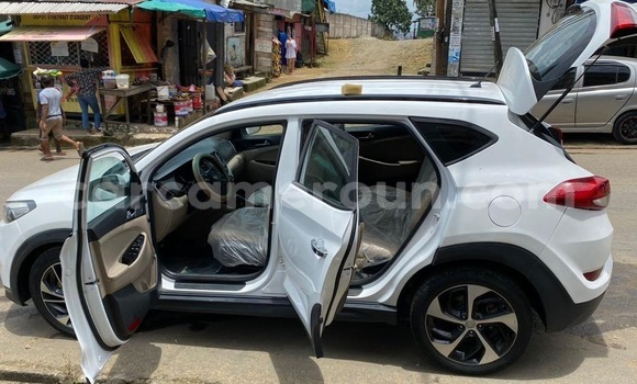 Sayi Sabo Hyundai Tucson White Mota in Douala a Ƙasar Kamaru Sayi Sabo Hyundai Tucson White Mota in Douala a Ƙasar Kamaru