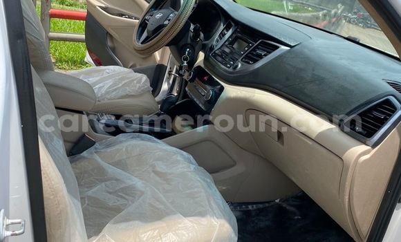 Sayi Sabo Hyundai Tucson White Mota in Douala a Ƙasar Kamaru Sayi Sabo Hyundai Tucson White Mota in Douala a Ƙasar Kamaru