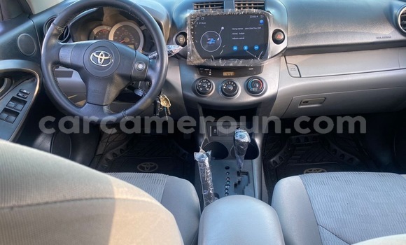 Sayi Imported Toyota RAV4 Red Mota in Douala a Ƙasar Kamaru Sayi Imported Toyota RAV4 Red Mota in Douala a Ƙasar Kamaru