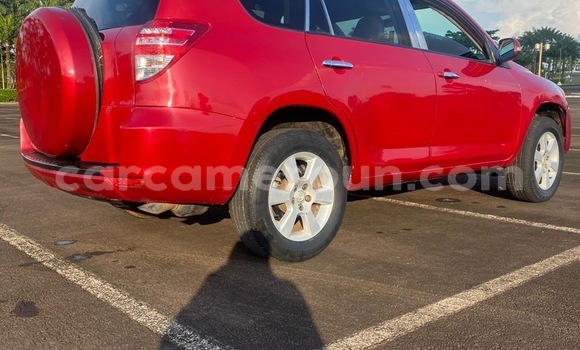 Sayi Imported Toyota RAV4 Red Mota in Douala a Ƙasar Kamaru Sayi Imported Toyota RAV4 Red Mota in Douala a Ƙasar Kamaru