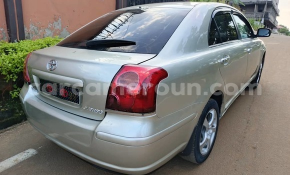 Sayi Na hannu Toyota Avensis Azurfa Mota in Yaounde a Babban Kamaru Sayi Na hannu Toyota Avensis Azurfa Mota in Yaounde a Babban Kamaru