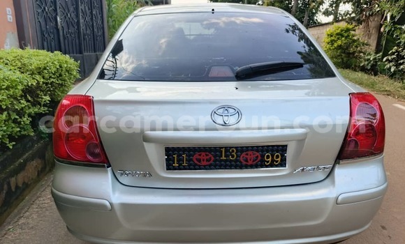 Sayi Na hannu Toyota Avensis Azurfa Mota in Yaounde a Babban Kamaru Sayi Na hannu Toyota Avensis Azurfa Mota in Yaounde a Babban Kamaru