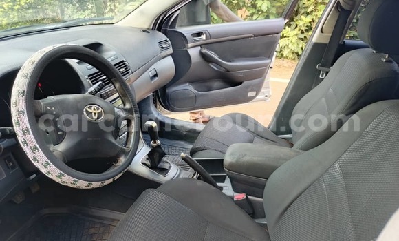 Sayi Na hannu Toyota Avensis Azurfa Mota in Yaounde a Babban Kamaru Sayi Na hannu Toyota Avensis Azurfa Mota in Yaounde a Babban Kamaru