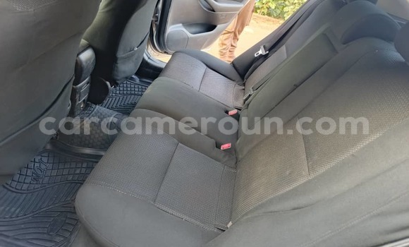 Sayi Na hannu Toyota Avensis Azurfa Mota in Yaounde a Babban Kamaru Sayi Na hannu Toyota Avensis Azurfa Mota in Yaounde a Babban Kamaru