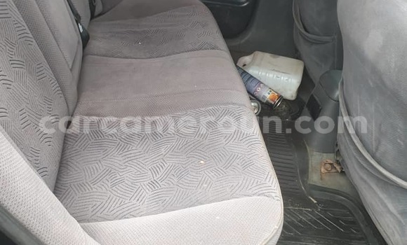 Sayi Na hannu Toyota Avensis Black Mota in Douala a Ƙasar Kamaru Sayi Na hannu Toyota Avensis Black Mota in Douala a Ƙasar Kamaru