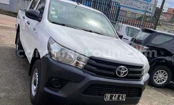 Buy Used Toyota Hilux White Car in Yaounde in Central Cameroon