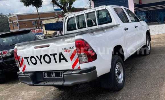 Acheter Occasion Voiture Toyota Hilux Blanc à Yaoundé, Central Cameroon Acheter Occasion Voiture Toyota Hilux Blanc à Yaoundé, Central Cameroon
