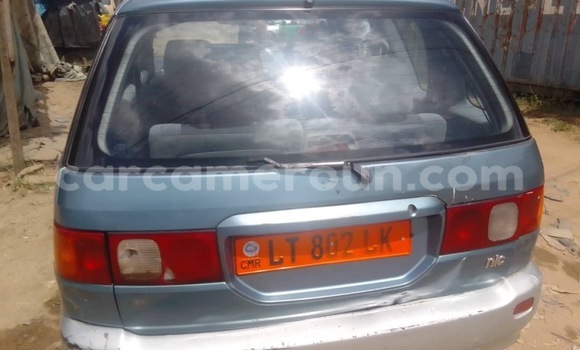 Sayi Na hannu Toyota Picnic Blue Mota in Douala a Ƙasar Kamaru