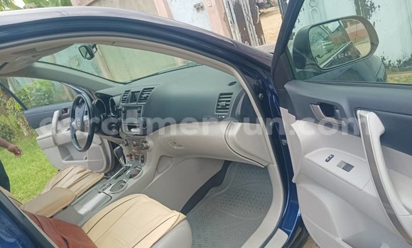 Sayi Na hannu Toyota Highlander Blue Mota in Douala a Ƙasar Kamaru Sayi Na hannu Toyota Highlander Blue Mota in Douala a Ƙasar Kamaru