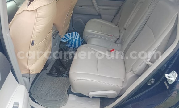 Sayi Na hannu Toyota Highlander Blue Mota in Douala a Ƙasar Kamaru Sayi Na hannu Toyota Highlander Blue Mota in Douala a Ƙasar Kamaru