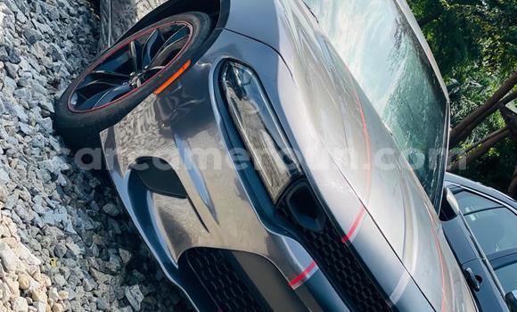 Sayi Sabo Dodge Charger Azurfa Mota in Bamenda a Arewacin Kamaru