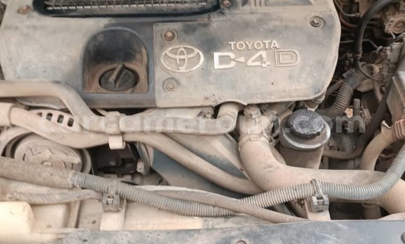 Sayi Na hannu Toyota Land Cruiser Prado Azurfa Mota in Douala a Ƙasar Kamaru Sayi Na hannu Toyota Land Cruiser Prado Azurfa Mota in Douala a Ƙasar Kamaru