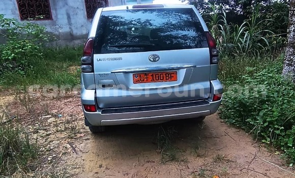 Sayi Na hannu Toyota Land Cruiser Prado Azurfa Mota in Douala a Ƙasar Kamaru Sayi Na hannu Toyota Land Cruiser Prado Azurfa Mota in Douala a Ƙasar Kamaru