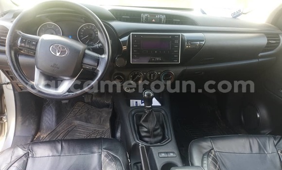 Sayi Na hannu Toyota Hiluxe VIGO Azurfa Mota in Douala a Ƙasar Kamaru Sayi Na hannu Toyota Hiluxe VIGO Azurfa Mota in Douala a Ƙasar Kamaru
