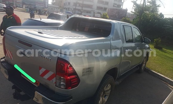 Sayi Na hannu Toyota Hiluxe VIGO Azurfa Mota in Douala a Ƙasar Kamaru Sayi Na hannu Toyota Hiluxe VIGO Azurfa Mota in Douala a Ƙasar Kamaru
