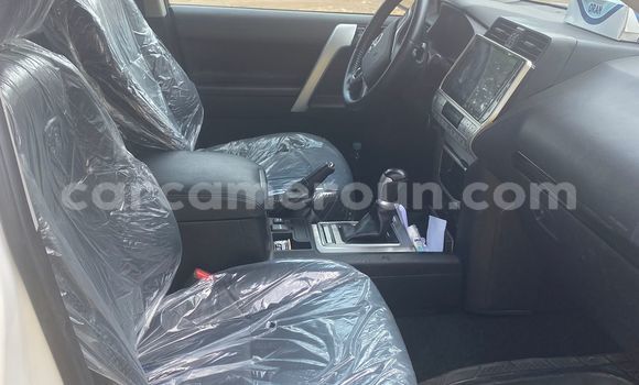 Sayi Na hannu Toyota Land Cruiser Prado White Mota in Douala a Ƙasar Kamaru Sayi Na hannu Toyota Land Cruiser Prado White Mota in Douala a Ƙasar Kamaru