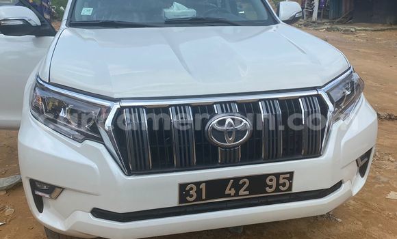 Sayi Na hannu Toyota Land Cruiser Prado White Mota in Douala a Ƙasar Kamaru Sayi Na hannu Toyota Land Cruiser Prado White Mota in Douala a Ƙasar Kamaru