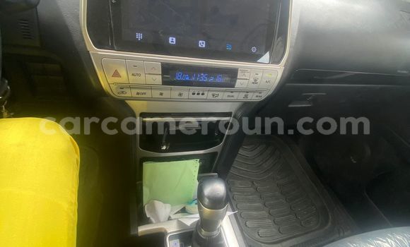 Sayi Na hannu Toyota Land Cruiser Prado White Mota in Douala a Ƙasar Kamaru Sayi Na hannu Toyota Land Cruiser Prado White Mota in Douala a Ƙasar Kamaru