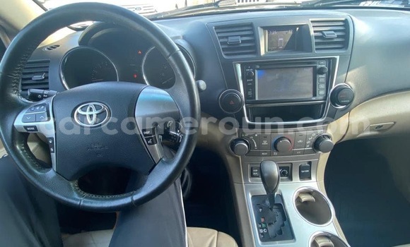 Sayi Imported Toyota Highlander Sauran Mota in Douala a Ƙasar Kamaru Sayi Imported Toyota Highlander Sauran Mota in Douala a Ƙasar Kamaru