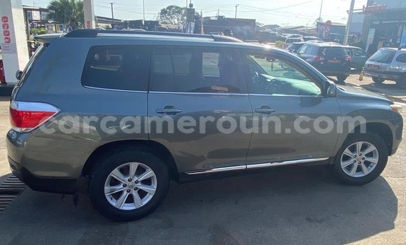Sayi Imported Toyota Highlander Sauran Mota in Douala a Ƙasar Kamaru Sayi Imported Toyota Highlander Sauran Mota in Douala a Ƙasar Kamaru
