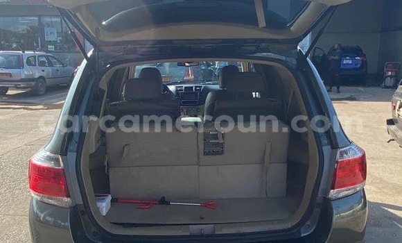 Sayi Imported Toyota Highlander Sauran Mota in Douala a Ƙasar Kamaru Sayi Imported Toyota Highlander Sauran Mota in Douala a Ƙasar Kamaru