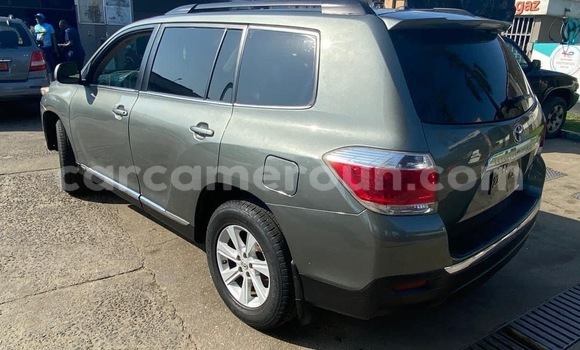 Sayi Imported Toyota Highlander Sauran Mota in Douala a Ƙasar Kamaru Sayi Imported Toyota Highlander Sauran Mota in Douala a Ƙasar Kamaru