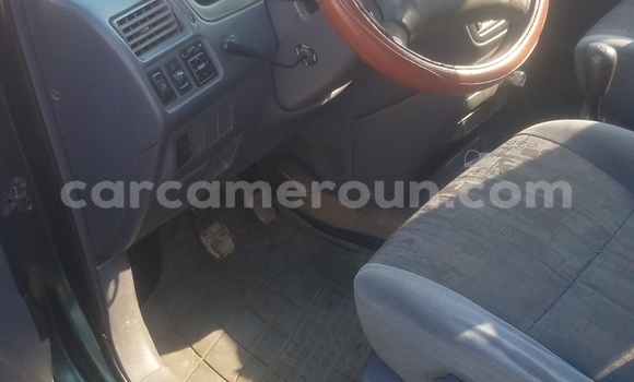 Sayi Na hannu Toyota Picnic Green Mota in Douala a Ƙasar Kamaru