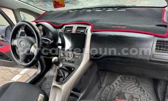 Sayi Na hannu Toyota Auris Black Mota in Douala a Ƙasar Kamaru Sayi Na hannu Toyota Auris Black Mota in Douala a Ƙasar Kamaru