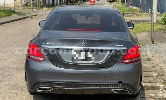 Sayi Imported Mercedes‒Benz C–Class Azurfa Mota in Douala a Ƙasar Kamaru Sayi Imported Mercedes‒Benz C–Class Azurfa Mota in Douala a Ƙasar Kamaru