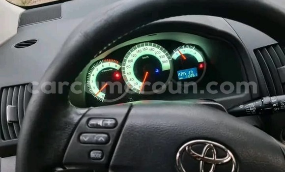 Sayi Imported Toyota Corolla Verso Azurfa Mota in Douala a Ƙasar Kamaru Sayi Imported Toyota Corolla Verso Azurfa Mota in Douala a Ƙasar Kamaru