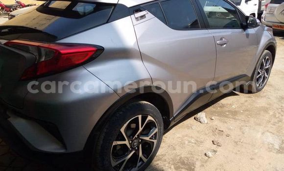 Sayi Imported Toyota C-HR Azurfa Mota in Douala a Ƙasar Kamaru Sayi Imported Toyota C-HR Azurfa Mota in Douala a Ƙasar Kamaru