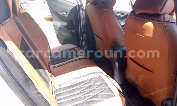 Sayi Imported Toyota C-HR Azurfa Mota in Douala a Ƙasar Kamaru Sayi Imported Toyota C-HR Azurfa Mota in Douala a Ƙasar Kamaru