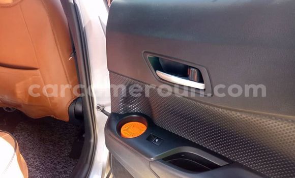Sayi Imported Toyota C-HR Azurfa Mota in Douala a Ƙasar Kamaru Sayi Imported Toyota C-HR Azurfa Mota in Douala a Ƙasar Kamaru