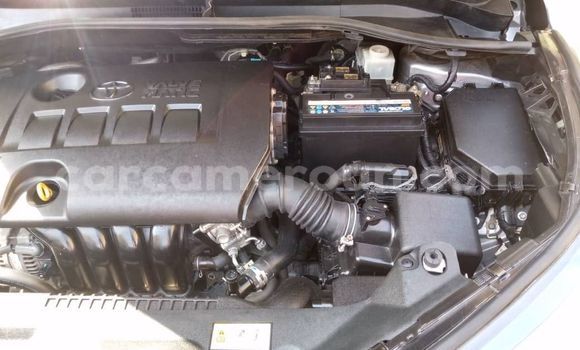 Sayi Imported Toyota C-HR Azurfa Mota in Douala a Ƙasar Kamaru Sayi Imported Toyota C-HR Azurfa Mota in Douala a Ƙasar Kamaru