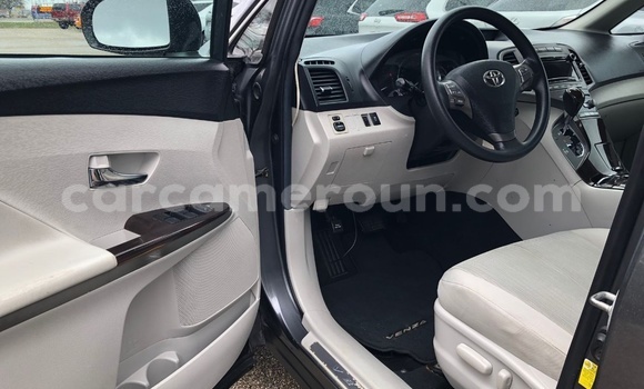 Sayi Na hannu Toyota Venza Black Mota in Douala a Ƙasar Kamaru Sayi Na hannu Toyota Venza Black Mota in Douala a Ƙasar Kamaru