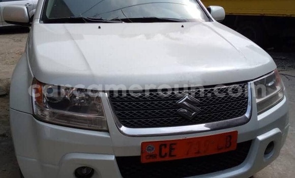 Sayi Na hannu Suzuki Grand Vitara White Mota in Douala a Ƙasar Kamaru Sayi Na hannu Suzuki Grand Vitara White Mota in Douala a Ƙasar Kamaru