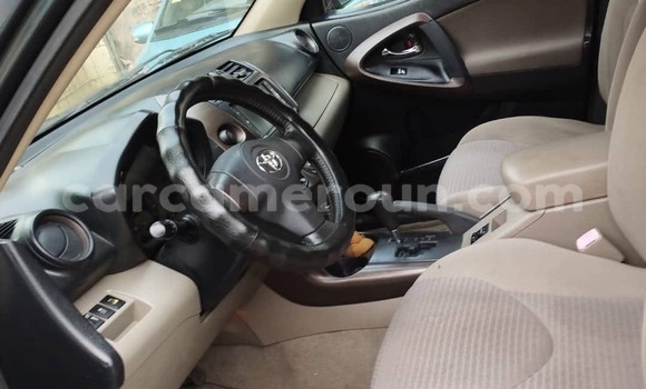 Sayi Imported Toyota Vanguard Sauran Mota in Douala a Ƙasar Kamaru Sayi Imported Toyota Vanguard Sauran Mota in Douala a Ƙasar Kamaru