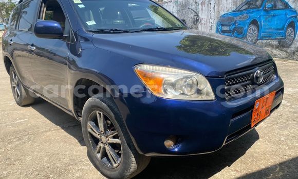 Sayi Na hannu Toyota RAV4 Blue Mota in Douala a Ƙasar Kamaru