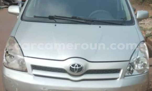 Sayi Na hannu Toyota Avensis Azurfa Mota in Yaounde a Babban Kamaru Sayi Na hannu Toyota Avensis Azurfa Mota in Yaounde a Babban Kamaru