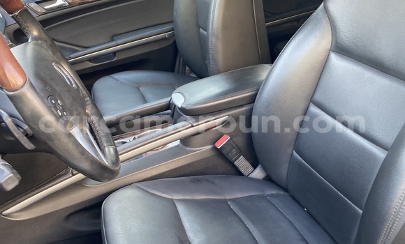 Acheter Import Voiture Mercedes‒Benz ML–Class Blanc à Douala, Littoral Cameroon Acheter Import Voiture Mercedes‒Benz ML–Class Blanc à Douala, Littoral Cameroon
