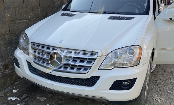 Acheter Import Voiture Mercedes‒Benz ML–Class Blanc à Douala, Littoral Cameroon Acheter Import Voiture Mercedes‒Benz ML–Class Blanc à Douala, Littoral Cameroon