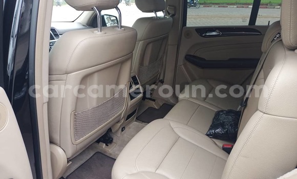 Sayi Na hannu Mercedes-Benz CLS250 Black Mota in Douala a Ƙasar Kamaru Sayi Na hannu Mercedes-Benz CLS250 Black Mota in Douala a Ƙasar Kamaru