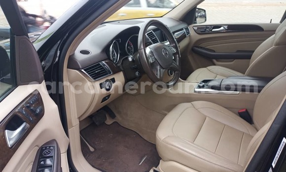 Sayi Na hannu Mercedes-Benz CLS250 Black Mota in Douala a Ƙasar Kamaru Sayi Na hannu Mercedes-Benz CLS250 Black Mota in Douala a Ƙasar Kamaru