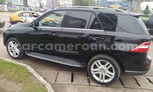 Sayi Na hannu Mercedes-Benz CLS250 Black Mota in Douala a Ƙasar Kamaru Sayi Na hannu Mercedes-Benz CLS250 Black Mota in Douala a Ƙasar Kamaru